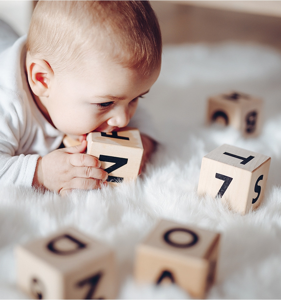 ooh noo Holzwürfel Alphabet Buchstaben & Zahlen weiß""